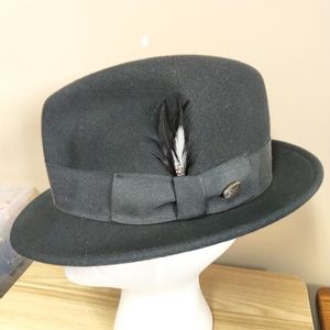 Bailey's of Hollywood wool hat